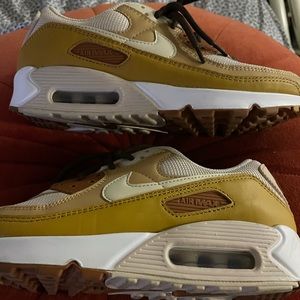 Nike air women’s size 8